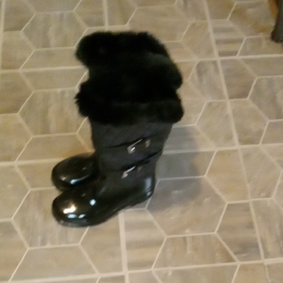 Black Fur-Lined Boots - Picture 1 of 4